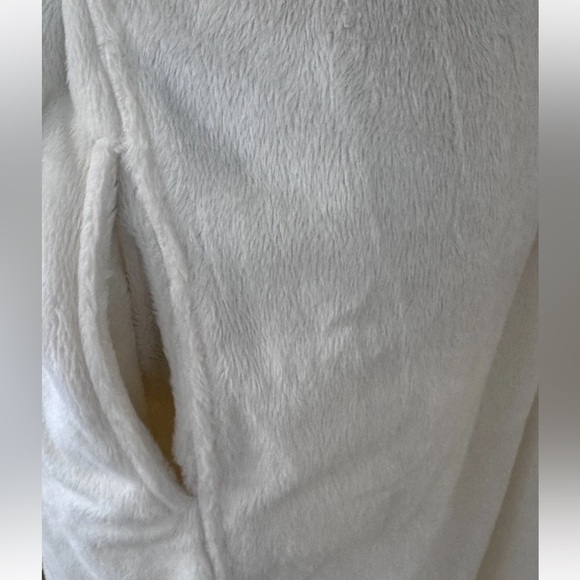 Bunnies By The Bay Robe Sz M CUDDLE ME PLUSH Womens Super Soft White Satin Trim - Picture 6 of 11